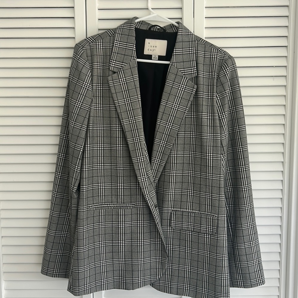 Oversized, houndstooth blazer, cute, button detail